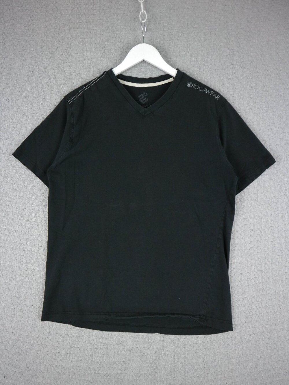 Rocawear 2000s Y2K Vintage Hip Hop Tee Mens V Neck Shirt